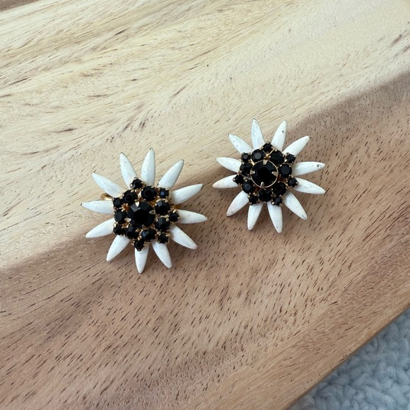 Vintage Vendome Signed Clip On Earrings - Picture 9 of 11